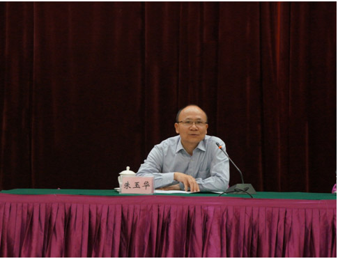 朱玉华教授向会议通报了2015年第一季度有色金属行业的整体运行情况